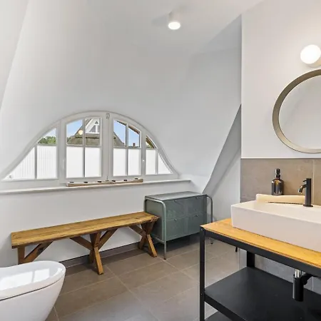 Wanderfalke - Mit Kamin Und Sauna Fuer 8 Personen בית נופש